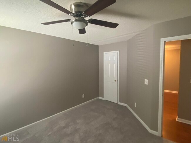 Building Photo - 5751 Colonnade Dr