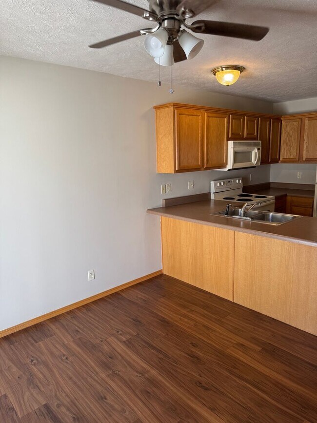 Building Photo - 3805-3807 W Montclair