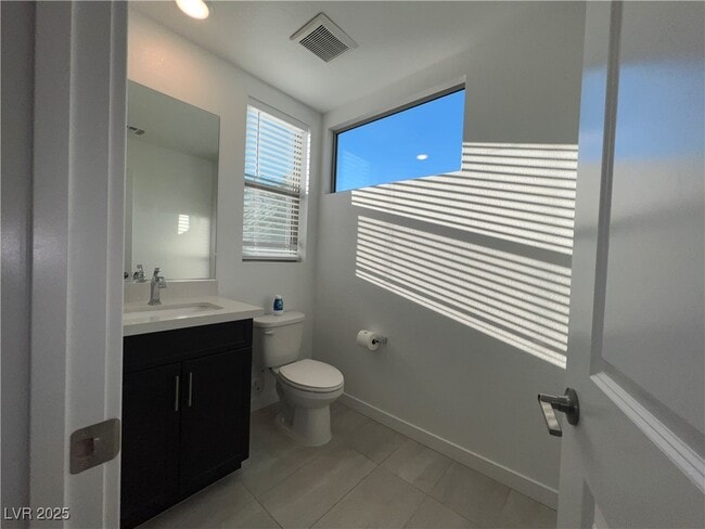 Building Photo - 549 Everett Ridge Ave