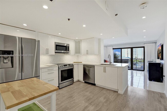 Building Photo - 1201 S Ocean Dr