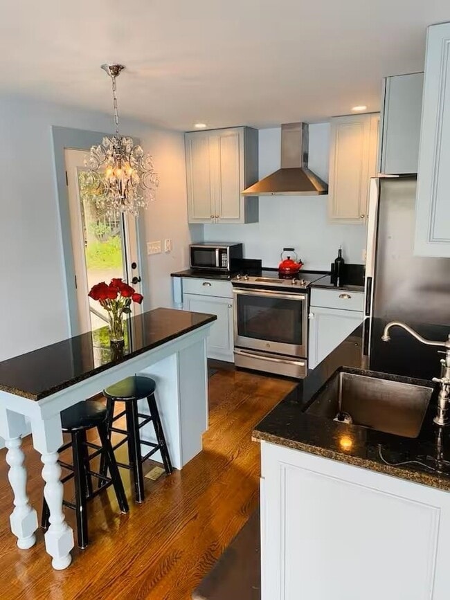 Building Photo - 44 W Shore Rd