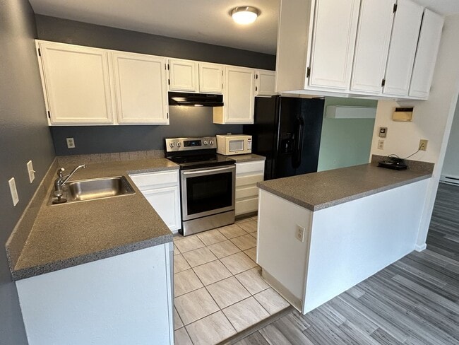 Building Photo - Modern 2 Bedroom Townhome Near CSU