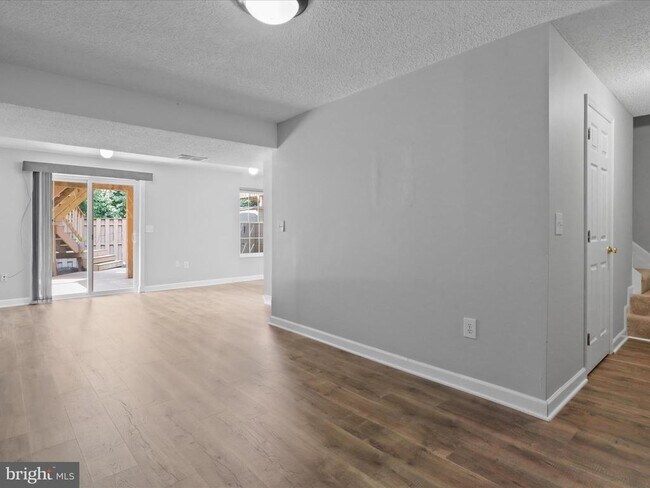 Building Photo - 6014 Martins Landing Ln