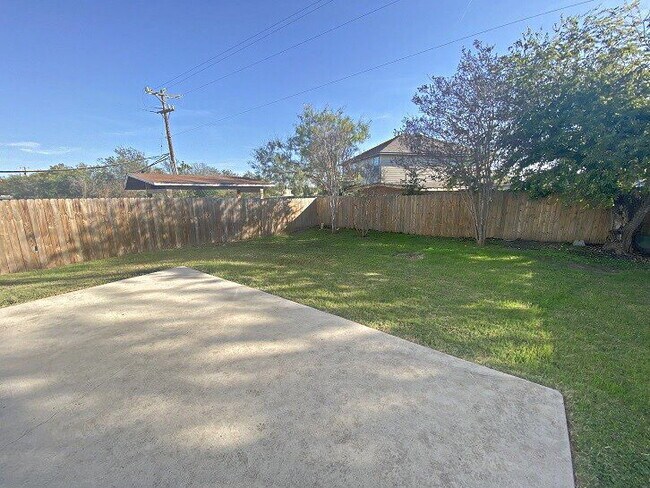 Building Photo - 6154 Ashley Spring