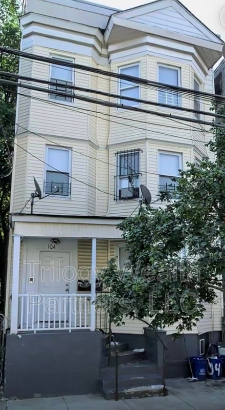 Building Photo - 104 S 12th St