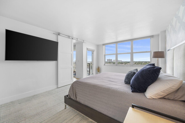 Building Photo - 511 Bayshore Dr