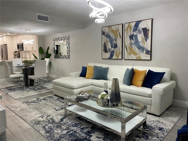 Building Photo - 126 1st St E