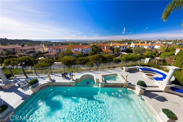 Building Photo - 7 Vista Luci