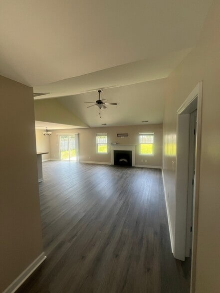 Building Photo - 208 Breakwater Dr