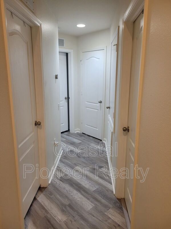 Building Photo - 26636 Castleview Way