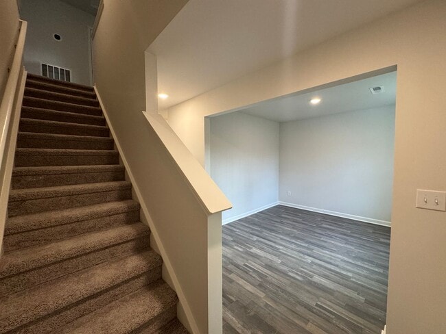 Building Photo - Newer 4BR 2.5BA Home!
