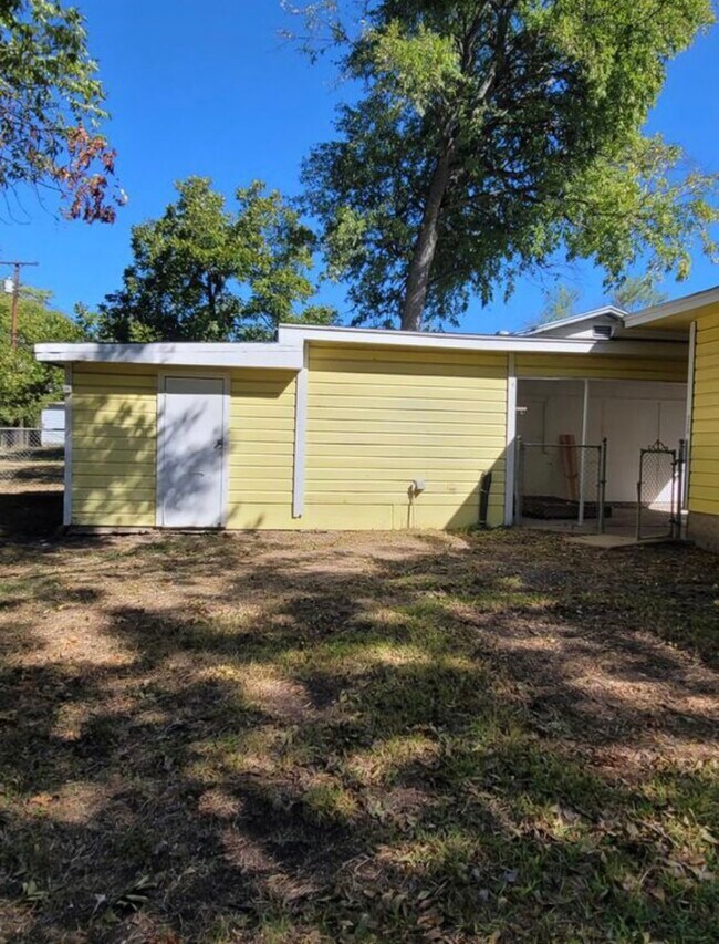 Building Photo - 110 S 41st St