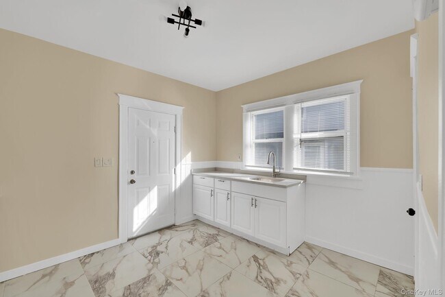 Building Photo - 100 Academy Ave