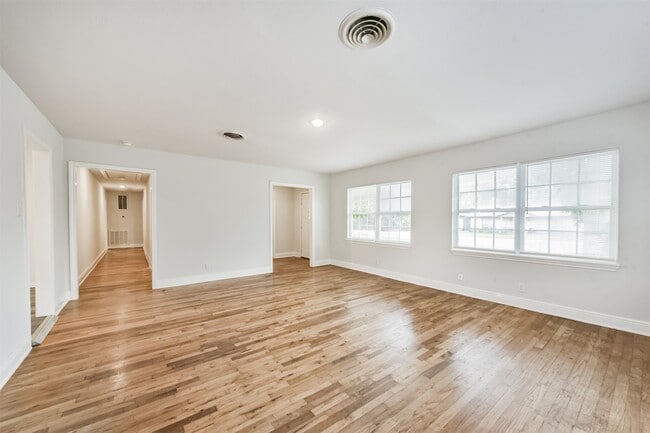 Building Photo - 1030 Perkins Dr