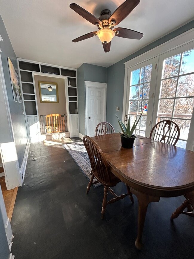 Building Photo - 424 E 10th St