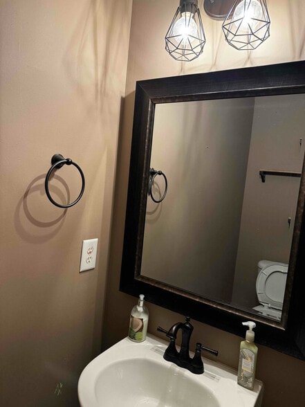 Building Photo - 317 Stewarts Landing Cir