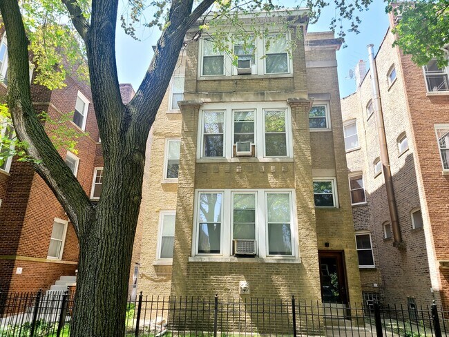 Primary Photo - 6320 N Lakewood Ave