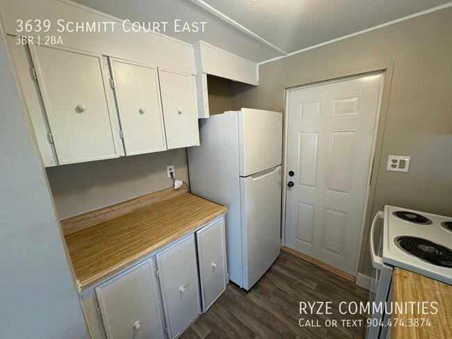 Building Photo - 3639 Schmitt Ct E