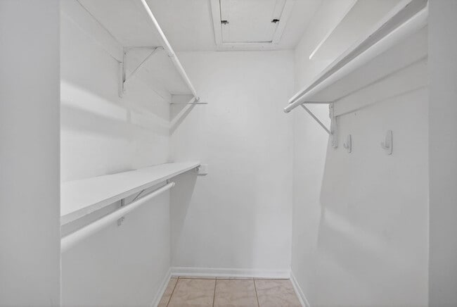 Building Photo - 4051 NE 13th Ave