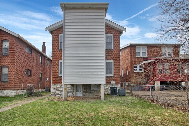 Building Photo - 7729-31 Gissler Ave