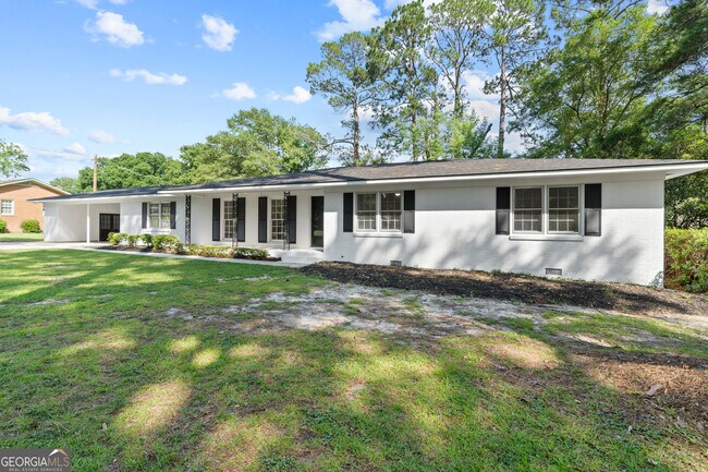 Building Photo - 223 Brookwood Dr