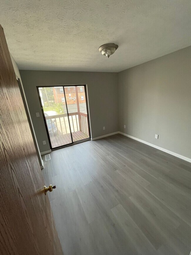 Building Photo - (22) 98-100 Woodruff Avenue