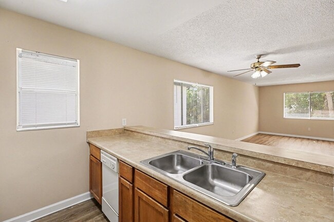 Building Photo - 2414 Fox Hollow Dr