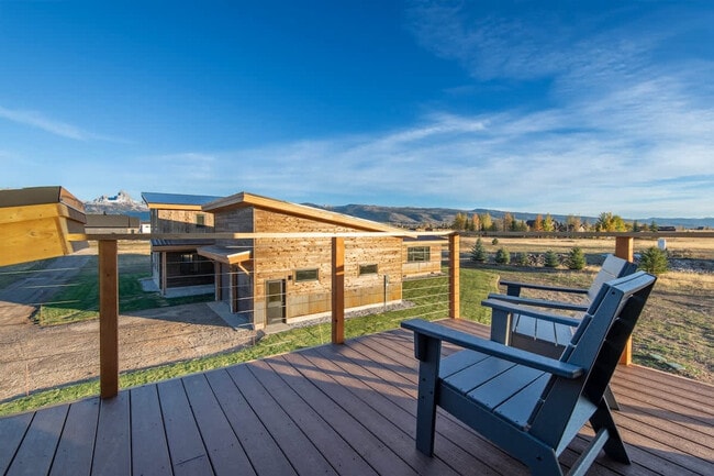 Building Photo - 3402 Alta Vista Dr