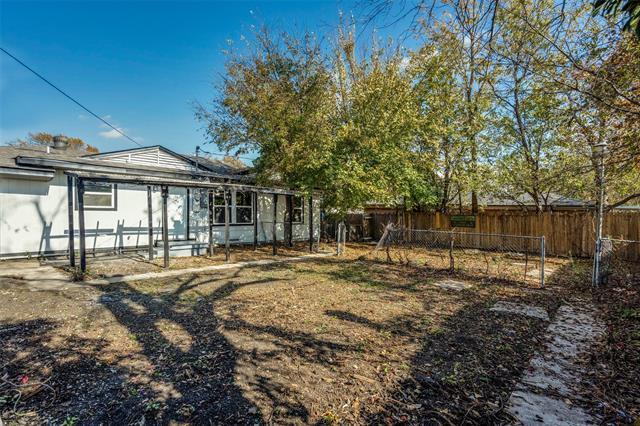 Building Photo - 901 Woodleigh Dr