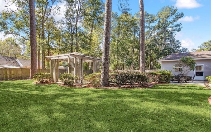 Building Photo - 350 Greenleaves Blvd