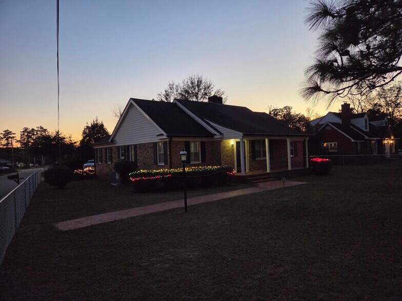 Building Photo - 5326 Main St