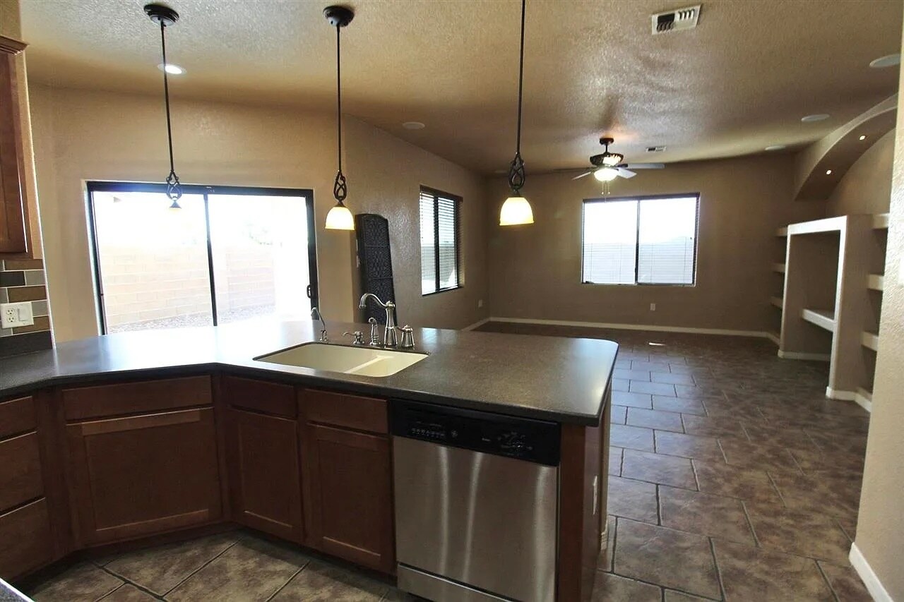 Building Photo - 11242 S Sally Dr