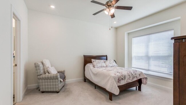 Building Photo - 337 Gleneagles Dr