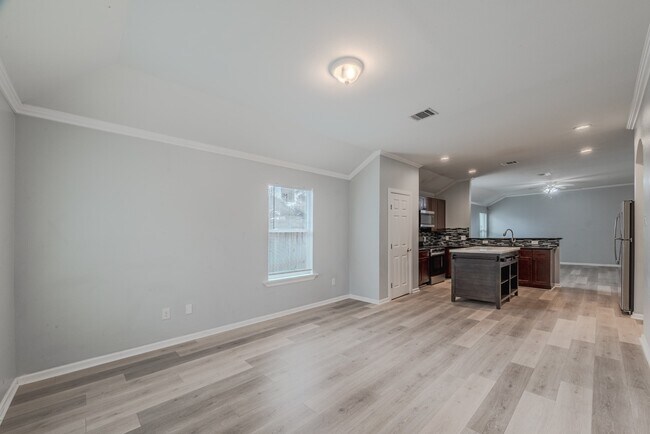 Building Photo - 834 Elkhart St