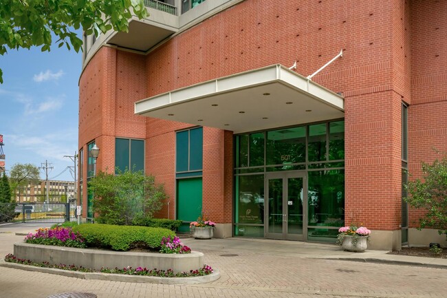 Building Photo - 501 N Clinton St