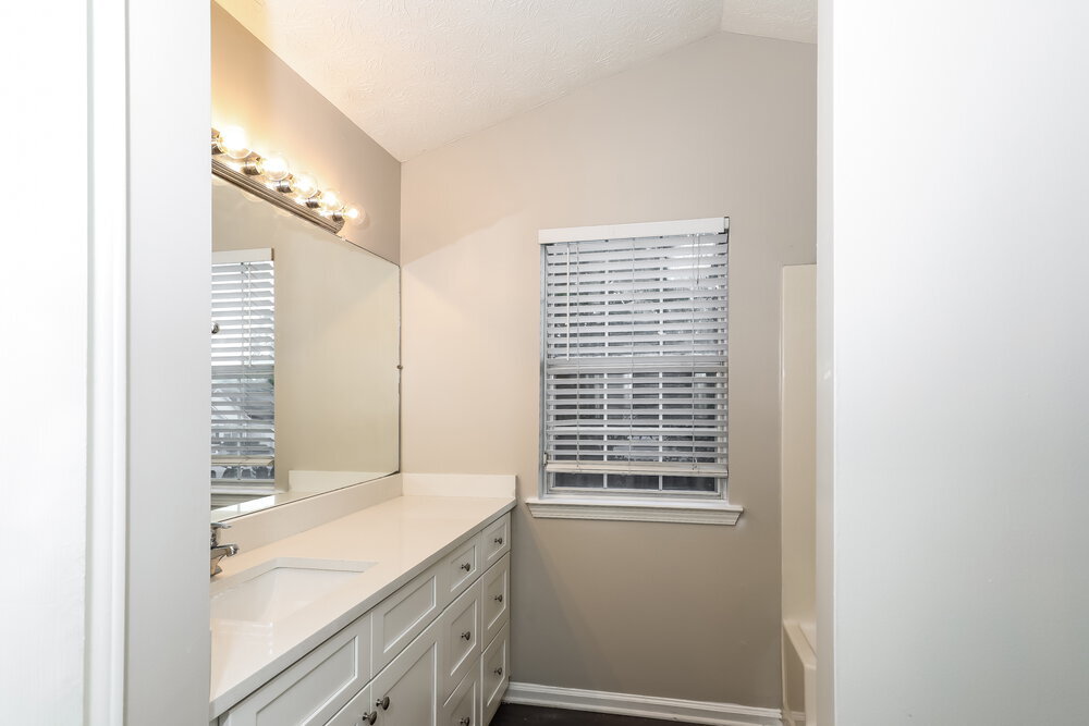 Building Photo - 454 Village Cir