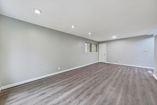 Building Photo - Section 8 Welcome