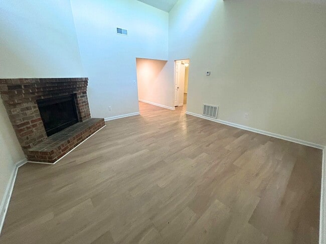 Building Photo - AVAILABLE IN JULY!