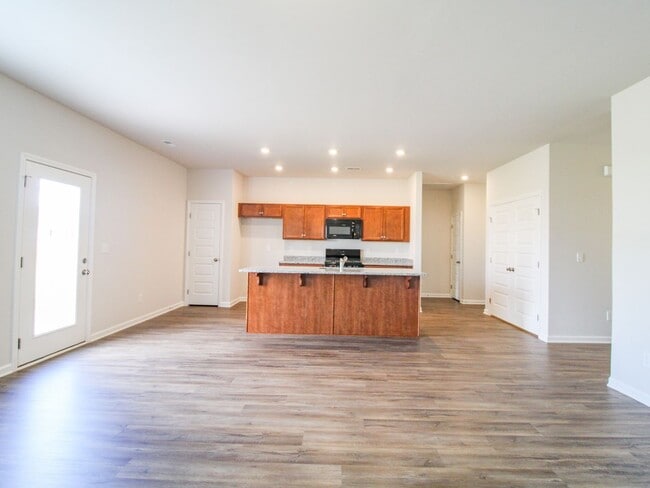 Building Photo - MOVE-IN Ready Home in New Market! $1,200 Rent Special!
