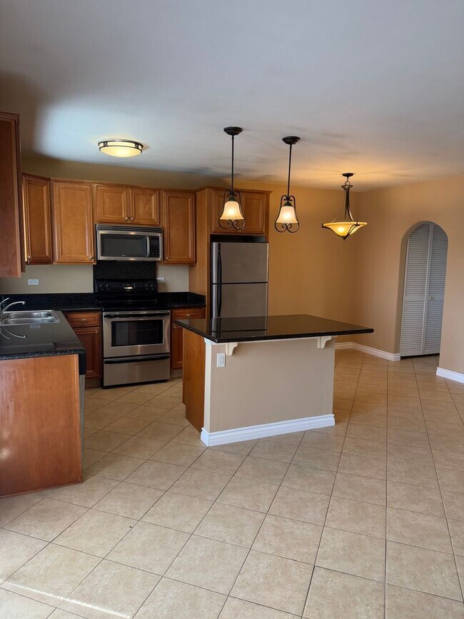 Building Photo - TEMECULA ST- BEAUTIFUL CONDO W/ VIEWS, IN-UNIT W/D, TILE FLOORING