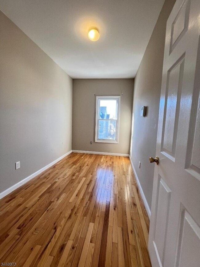 Building Photo - 485 E 27th St