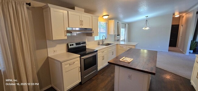 Building Photo - Large 3 bedroom home in the country