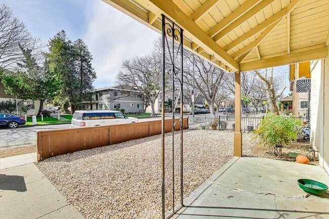 Building Photo - 5677 Hoffman Ct