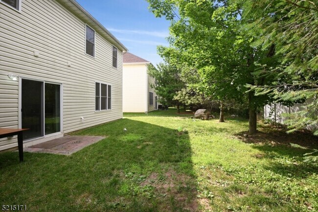Building Photo - 26 Pine Ln