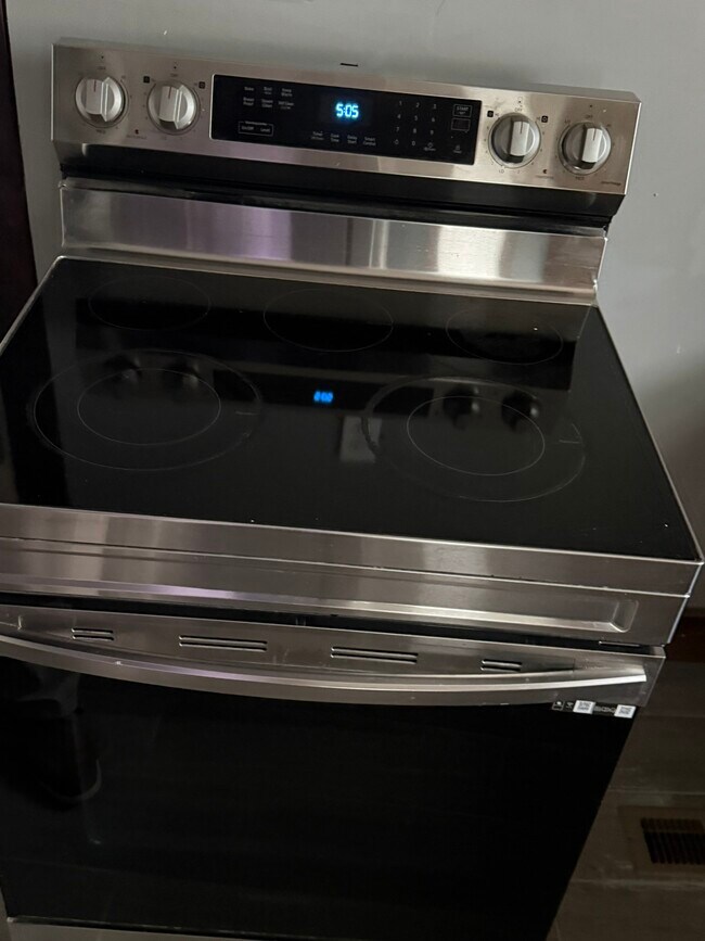 Building Photo - 1201 SW Garfield Ave