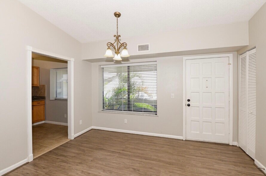 Building Photo - 800 NW Fork Rd