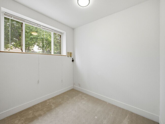 Building Photo - 2742 Pampas Dr