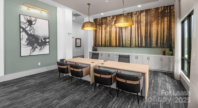 Building Photo - 2546 Perimeter Pointe Pkwy