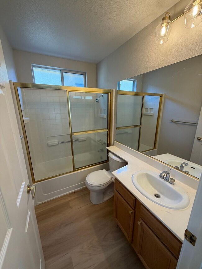 Building Photo - 3 Bed 2.5 Bath Single Family Home In Sam Ramon