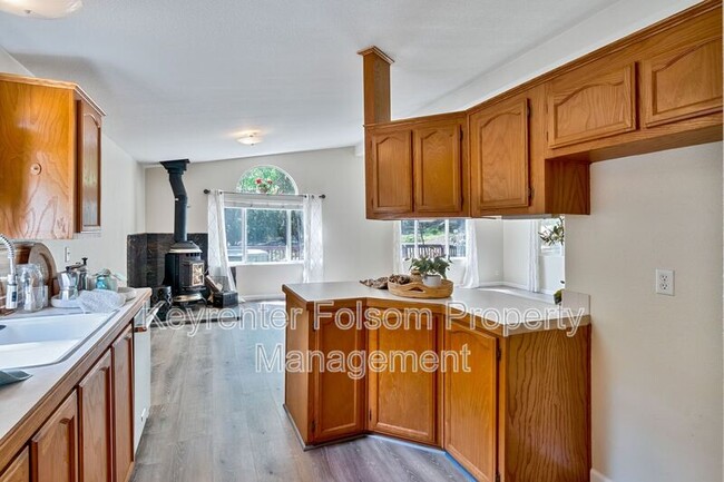 Building Photo - 2541 Deer Brush Ln